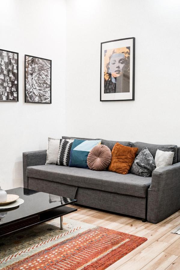 Stylish And Spacious ! Central Location Kazincy Netflix Budapest Exterior photo