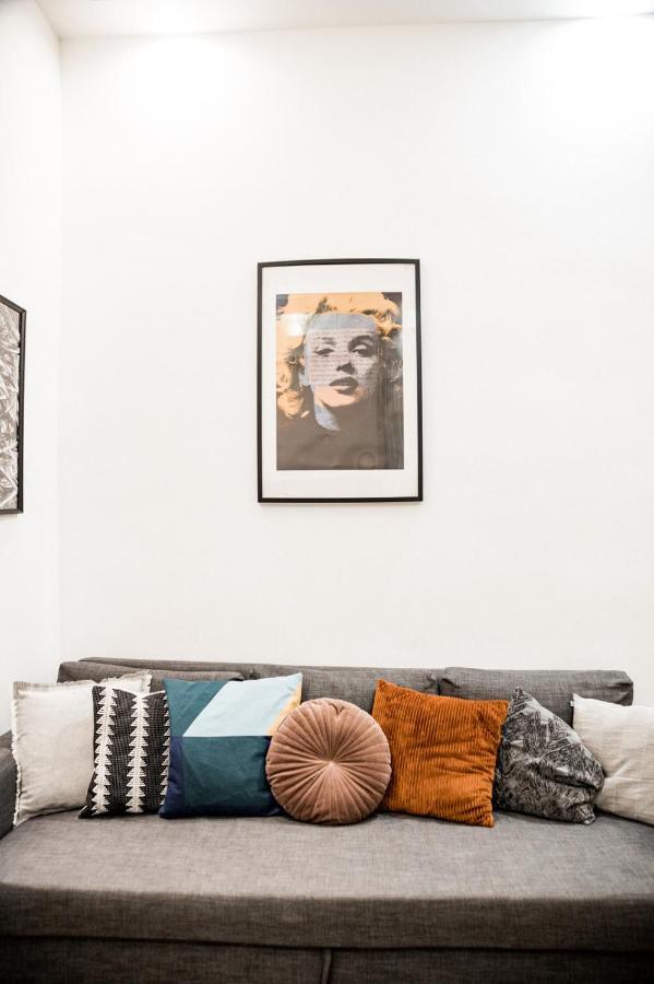 Stylish And Spacious ! Central Location Kazincy Netflix Budapest Exterior photo